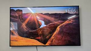 Beautiful Samsung 58" Class 4K UHD Smart TV Model UN58NU6080F w/ Remote
