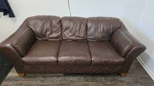 Really Nice Full Size Flayed Arm Leather Sofa