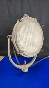 lot 15 image: Vintage Crouse Hinds 1930s to 1940s ADE 14 Maritime Ship Light