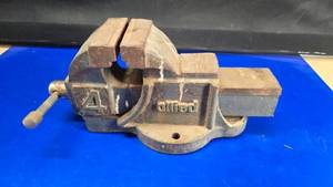 lot 24 image: Vintage Allied 4 Bench Vise