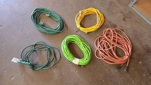 lot 32 image: Lot of 5 Extension Cords