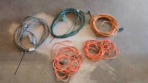 lot 34 image: Lot of 5 Extension Cords