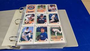 lot 118 image: Large Binder w 1991 Upper Deck Baseball Cards