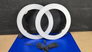 lot 126 image: Lot of 2 Neewer Photography Ring Lights