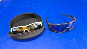 lot 145 image: Lot of 2 Oakley Sunglasses