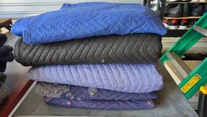 lot 147 image: Lot of 5 Moving Blankets