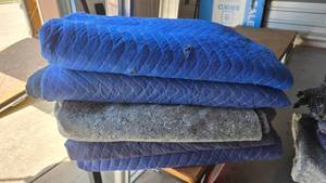 lot 149 image: Lot of 5 Moving Blankets