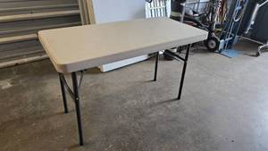 lot 180 image: Lifetime 4 Adjustable Height Tab