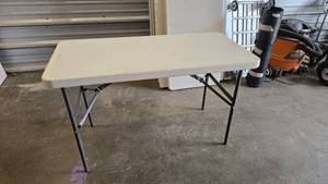lot 181 image: Iceberg 4 White Table