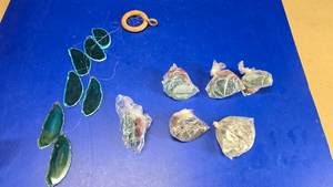 lot 253 image: Lot of 7 Beautiful Cut Agate Stone Wind Chimes