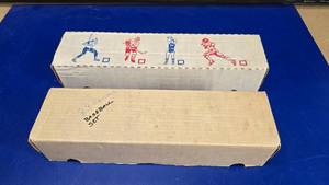 lot 284 image: 2 Boxes of Baseball & Football Cards.  Includes 1989 Bowman Baseball & 1991 Upper Deck Football