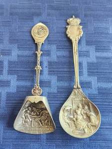 lot 20 image: Selection of 2 vintage collectible spoons - Holland, Geha