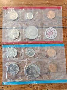 lot 114 image: 1972 uncirculated mint set of coins from the Dept. of Treasury