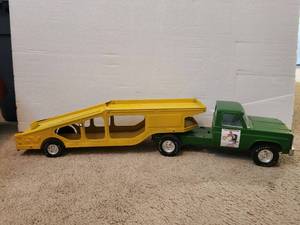 lot 24 image: Vintage Nylint pressed steel car carrier truck and trailer - very nice condition