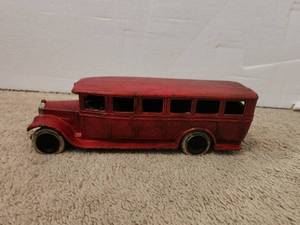 lot 55 image: Appears to be a vintage AB Skoglund & Olson cast iron toy bus - made in Sweden