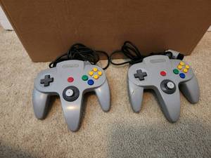 lot 29 image: Set of vintage Nintendo 64 controllers