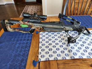 lot 56 image: Barnett Whitetail Hunter II with Barnett 4x32 scope - 3 arrows and detachable quiver