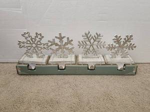 lot 178 image: Tinsel & fir set of 4 stocking holders