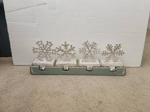 lot 191 image: Tinsel & fir set of 4 stocking holders
