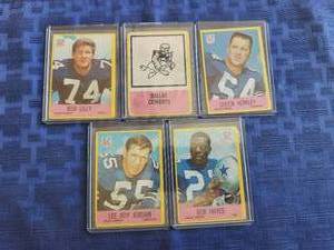lot 197 image: Selection of 5 vintage 1967 Philadelphia football cards - 5 Dallas Cowboy players - Bob Lily, Bob Hayes. etc.