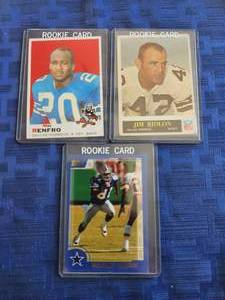 lot 198 image: Selection of 3 vintage Dallas Cowboys football cards - included is a 1969 Topps Mel Renfro