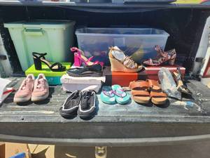 lot 153 image: Selection of womens shoes -