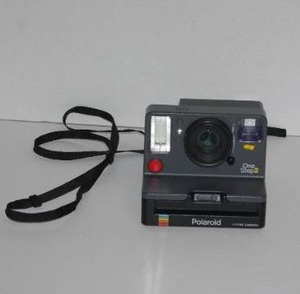 lot 9 image: Poloroid One Step 2 see pictures for possible issues with lense