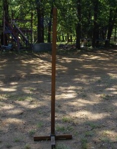 lot 18 image: wooden coat rack