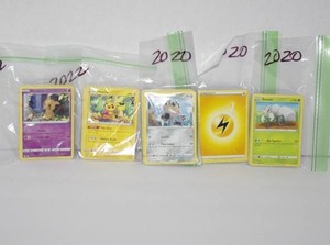 lot 25 image: 100 OFFICIALLY LICENSED POKEMON CARDSMYSTERY PACKS