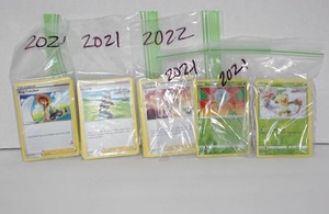 lot 27 image: 100 OFFICIALLY LICENSED POKEMON CARDSMYSTERY PACKS