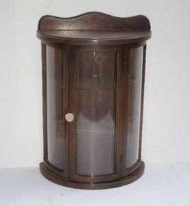 lot 55 image: Vintage dark wood half-round curio cabinet (hangs on wall)