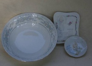 lot 96 image: Decorative Glass pieces