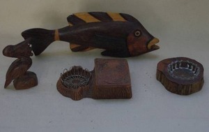 lot 97 image: Vintage Ashtrays and wooden figurines