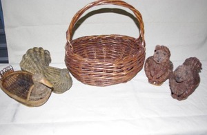 lot 108 image: Vintage baskets (5)