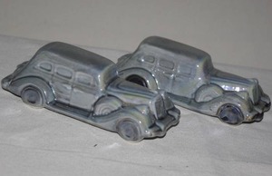 lot 109 image: 2 Vintage ceramic classic car ashtrays