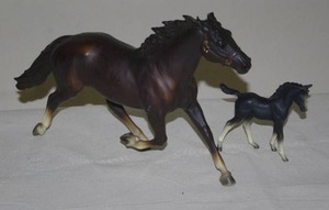 lot 111 image: Vintage Breyer Starlight Jumping horse and  Classic black Arabian foal