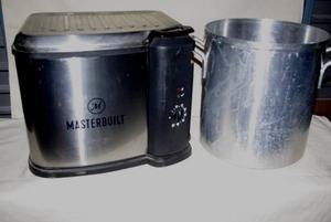 lot 117 image: Masterbuilt turkey fryer and 32 qt stock pot