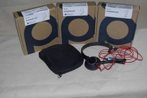 lot 121 image: 4 Brand New Headsets