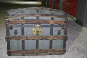 lot 126 image: Antique barrel-top steamer trunk from late 19th century