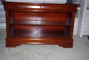lot 132 image: Display cabinet or Tv stand