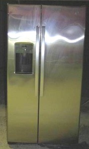 STAINLESS STEEL Ge refrigerator with ice maker and filtered water WORKING!!!! and is great condition
