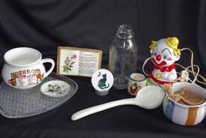lot 144 image: Vintage misc lot of glass pieces including Ardco clown night light