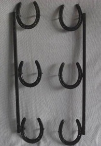 lot 145 image: Hand-crafted metal horse shoe shelf ends