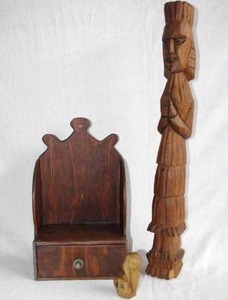 lot 150 image: Vintage wooden candle box, and 2 wooden carvings
