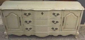 lot 152 image: Vintage Style French Provincial off-white credenzadresser (Bassett Furniture)