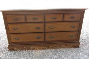 lot 159 image: Vintage Sumter Dresser (matches lot 160)