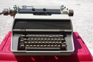 lot 175 image: Vintage Royal typewriter