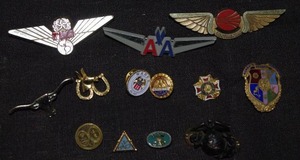 lot 194 image: Vintage pins