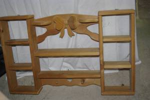 lot 200 image: Vintage wooden wall shelf with bow