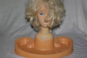 lot 222 image: Vintage 1971 Mattel Barbie Beauty Center